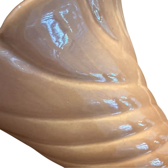 Vintage Red Wing Pottery Cornucopia Vase #736 – Peach Glaze – 10” - Picture 3 of 10